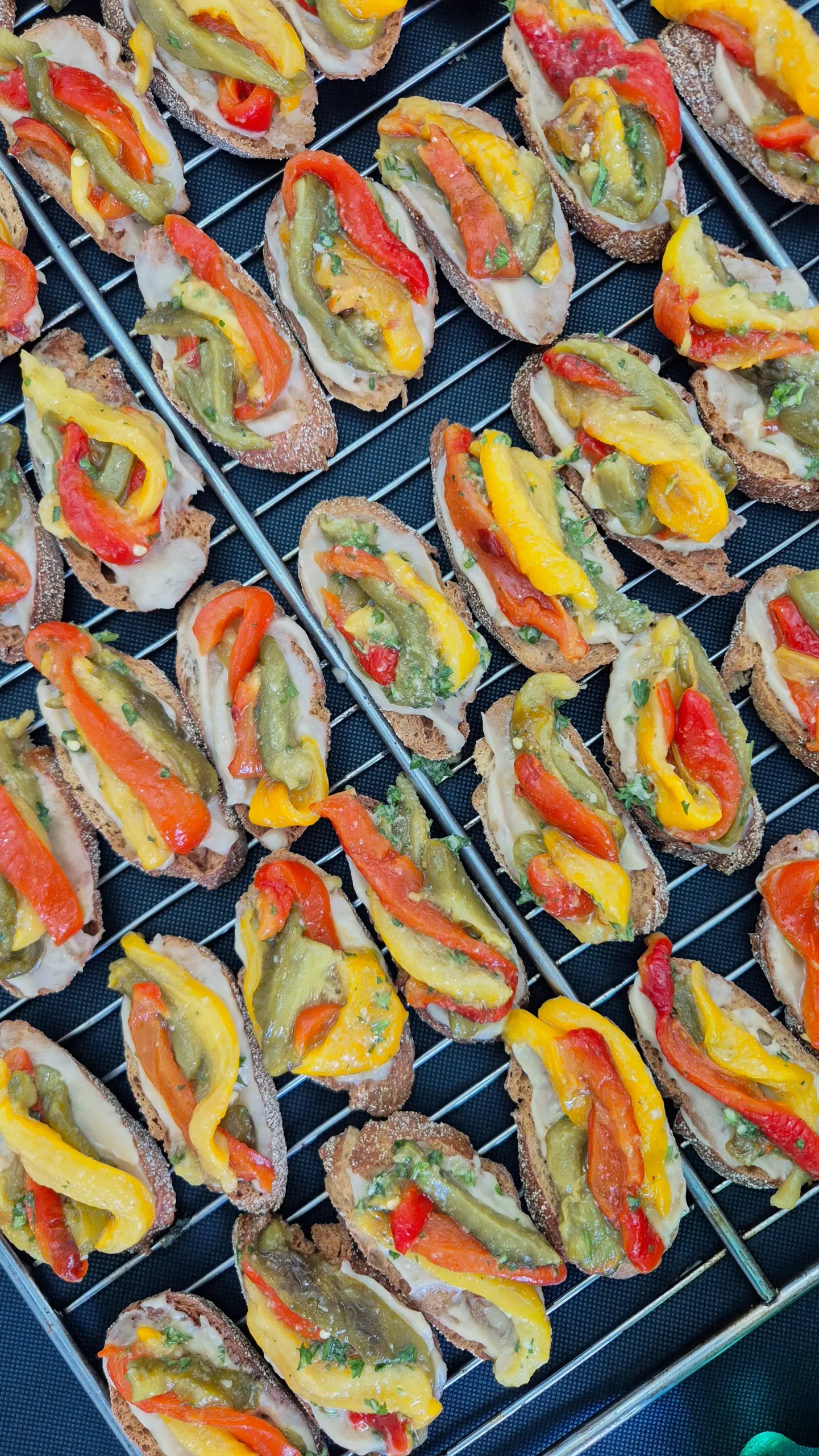 Buffet festif avec tapas et pintxos basques pour vos réceptions d’entreprise