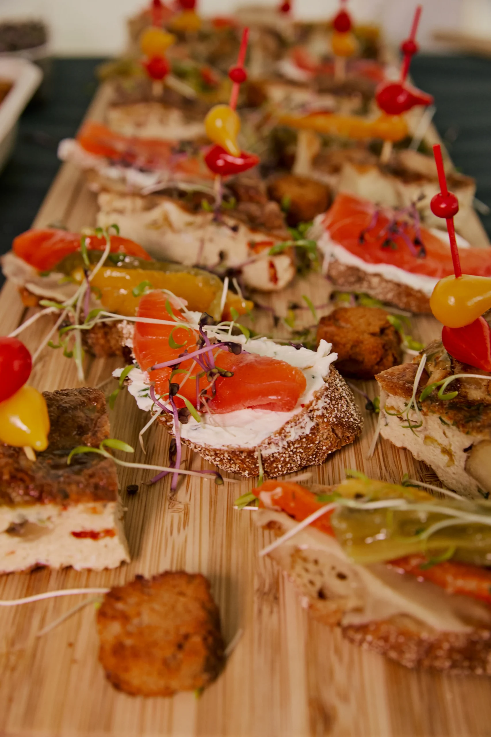 Buffet festif avec tapas et pintxos basques pour vos réceptions d’entreprise
