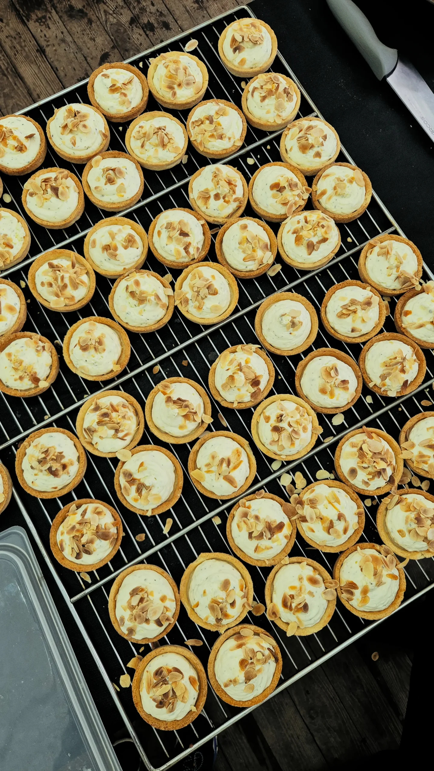 Tartelette citron élégante et gourmande proposée par Kantxa Traiteur