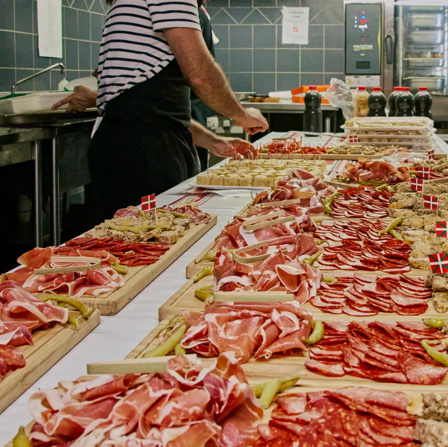 Traiteur basque pour événements professionnels, buffets, cocktails et repas à table