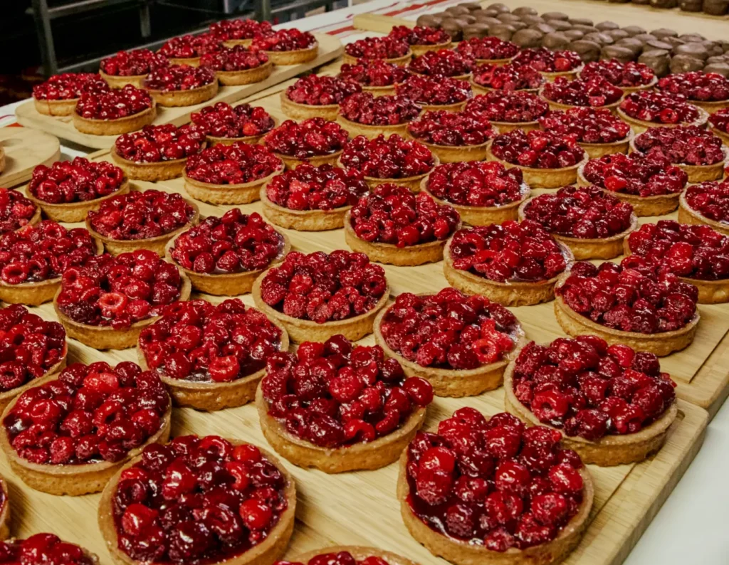 Assortiment de tartelettes framboise pour vos événements d’entreprise